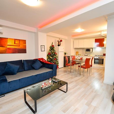 Royal Accommodation Bukares Bagian luar foto