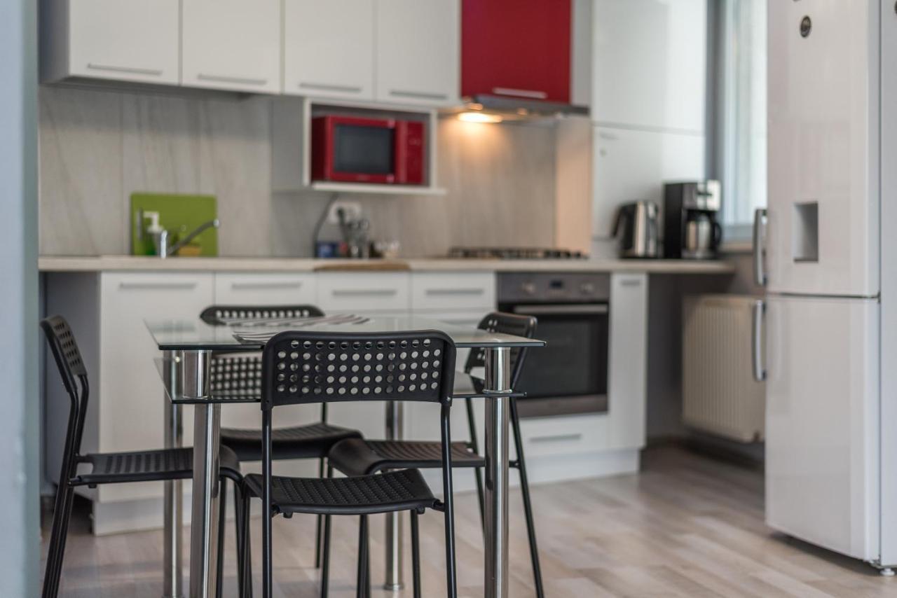Royal Accommodation Bukares Bagian luar foto