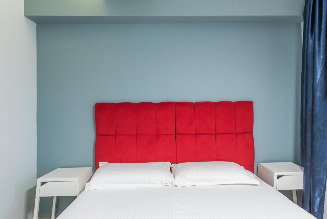Royal Accommodation Bukares Bagian luar foto
