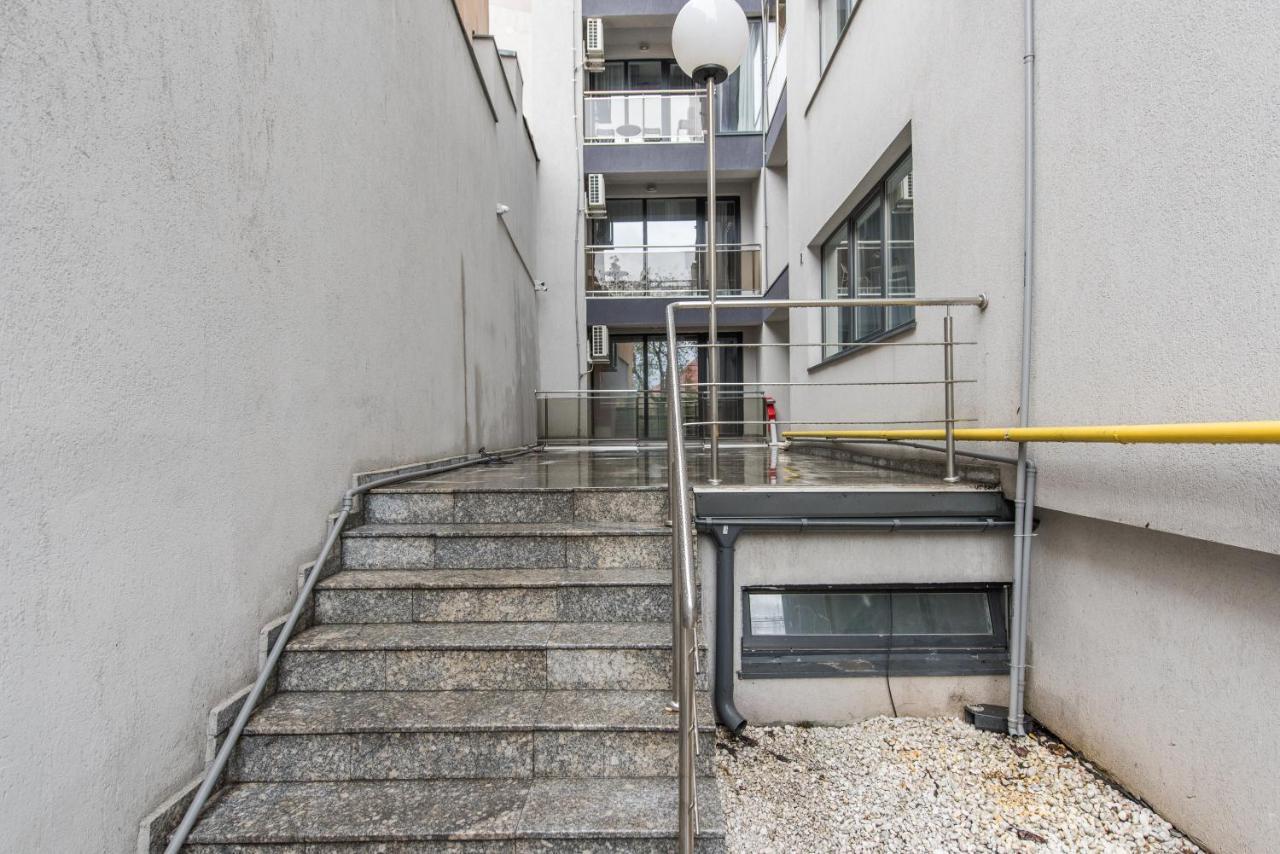Royal Accommodation Bukares Bagian luar foto