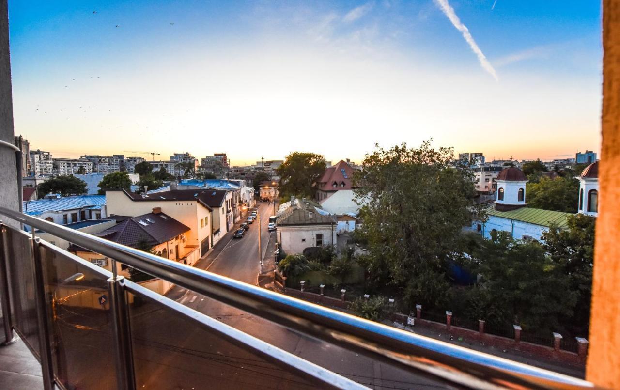 Royal Accommodation Bukares Bagian luar foto