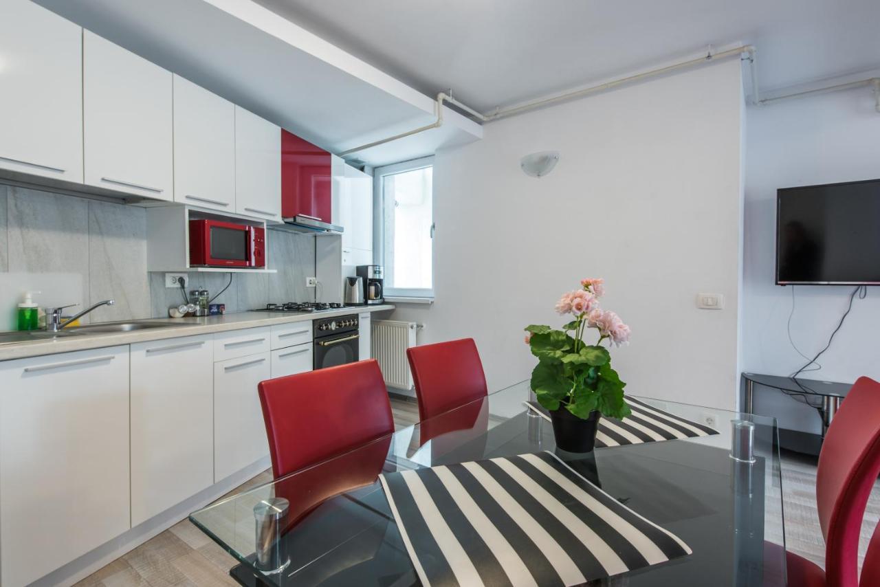 Royal Accommodation Bukares Bagian luar foto