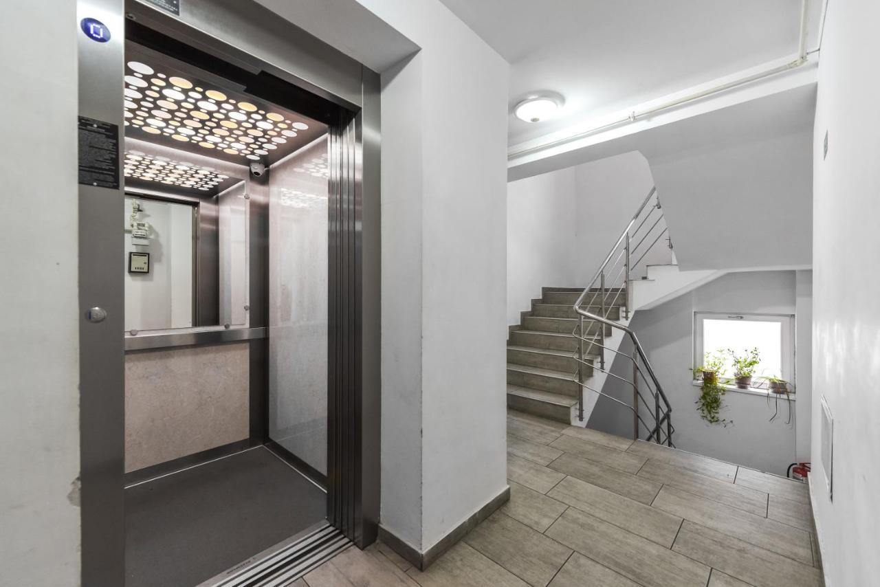 Royal Accommodation Bukares Bagian luar foto