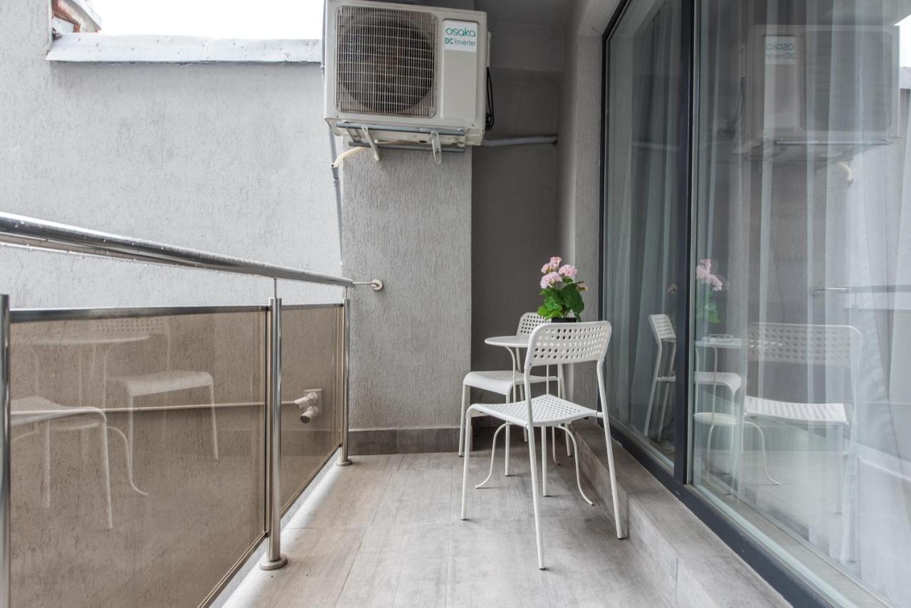 Royal Accommodation Bukares Bagian luar foto