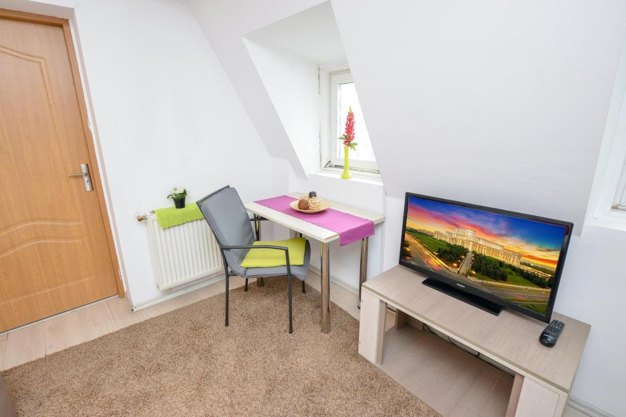 Royal Accommodation Bukares Bagian luar foto